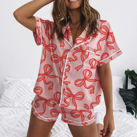 Conjunto de pijama informal de moda para mujer con lazo y estampado de fresas, solapa, manga corta, pantalones cortos holgados