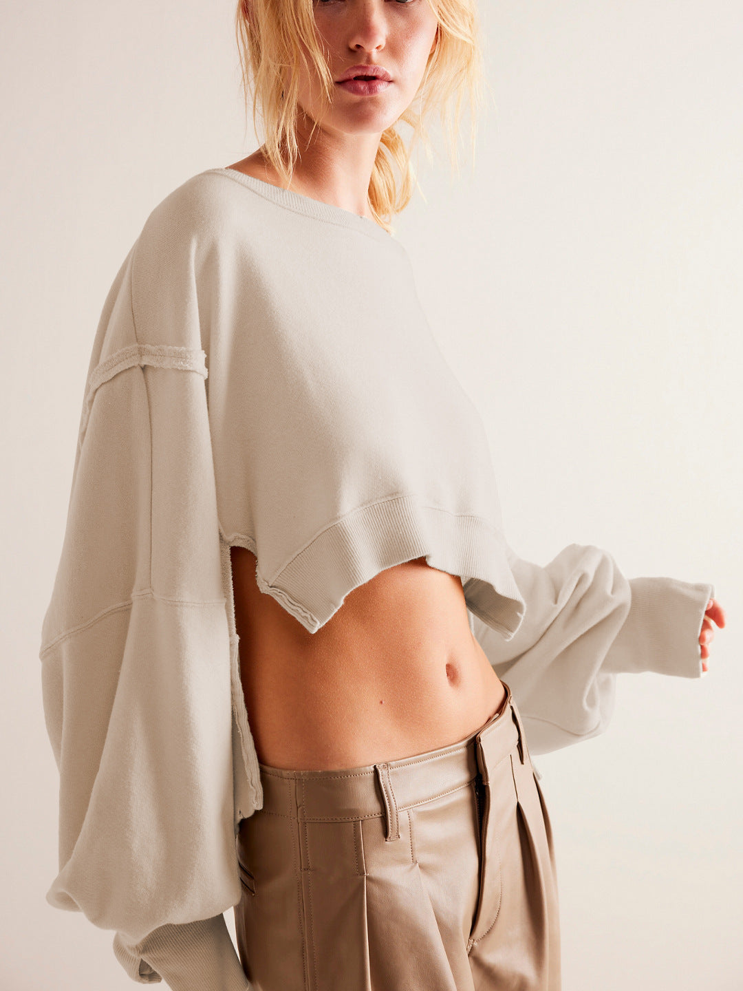 Sudadera corta informal de manga larga con cuello redondo y color liso para mujer