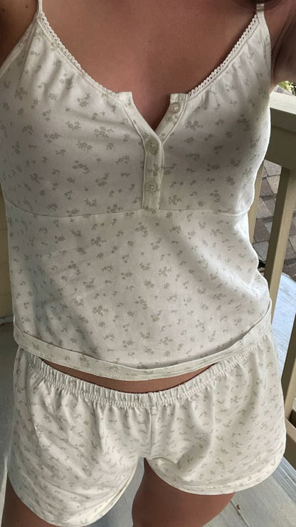 Conjunto de dos piezas de camisola corta, pantalones cortos y top de color liso informal a la moda para mujer