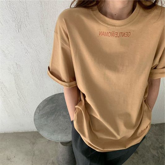 Camiseta informal de manga corta con cuello redondo y estampado de letras en color liso para mujer