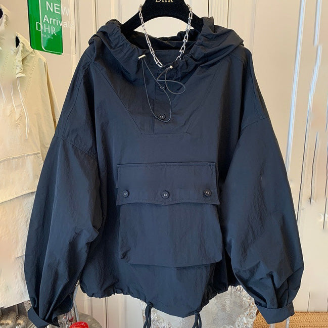 Sudadera con capucha holgada informal de color liso con costuras en los bolsillos y protección solar para mujer