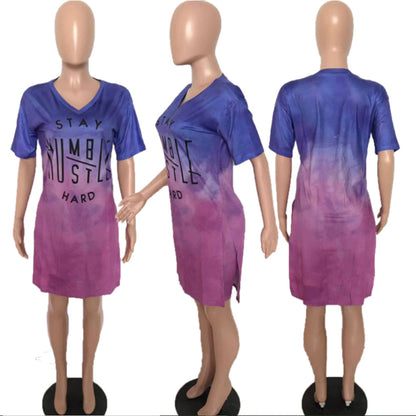 Conjunto de dos piezas de top y pantalones cortos con abertura lateral, cuello en V, manga corta y estampado de letras atrevidas para mujer
