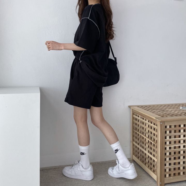 Conjunto deportivo informal de dos piezas para mujer: camiseta de manga corta con cuello redondo y pantalones cortos holgados