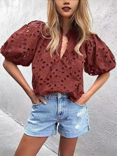 Blusa informal de verano con mangas abullonadas y cuello en V para mujer, con encaje calado y bordado
