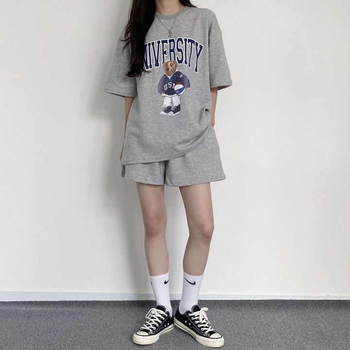 Conjunto deportivo informal de manga corta con cuello redondo y estampado de letras de oso de dibujos animados para mujer