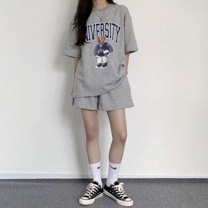 Conjunto deportivo informal de manga corta con cuello redondo y estampado de letras de oso de dibujos animados para mujer