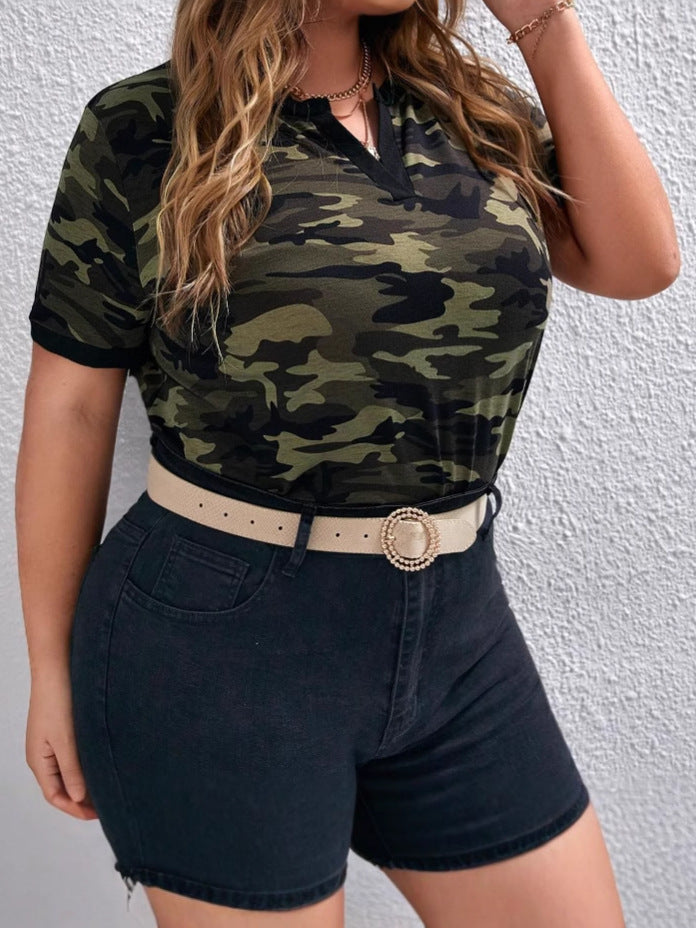 Camiseta informal de camuflaje para mujer, talla grande, cuello en V y manga corta