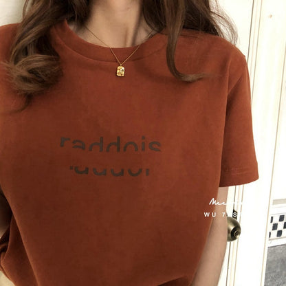 Camiseta informal de manga corta con cuello redondo y estampado de letras en color liso para mujer