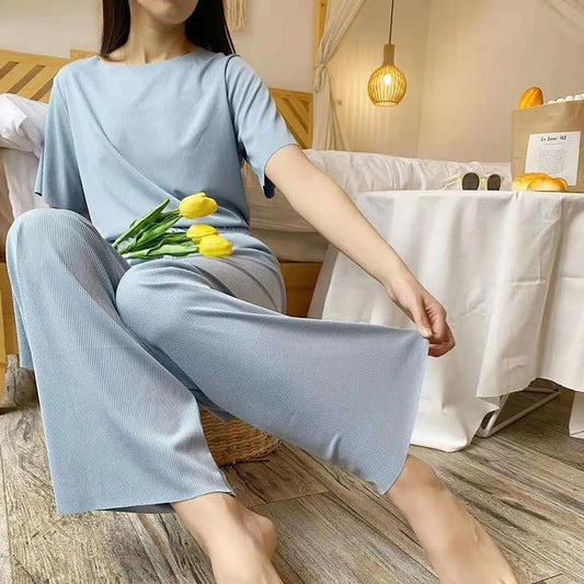 Conjunto de dos piezas de top y pantalón de manga corta de seda helada informal de verano para mujer