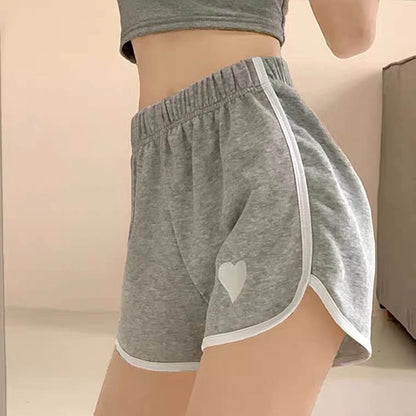 Pantalones cortos deportivos de moda para mujer, estilo deportivo, con estampado de corazones y bloques de color, para correr y yoga.