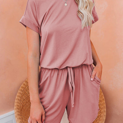 Conjunto de dos piezas formado por top y pantalón corto, manga corta y color liso, informal, a la moda para mujer