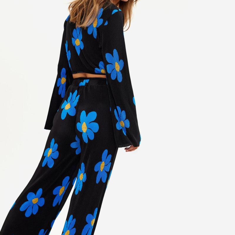 Conjunto de pantalones de manga larga con escote en V profundo y estampado floral informal a la moda para mujer