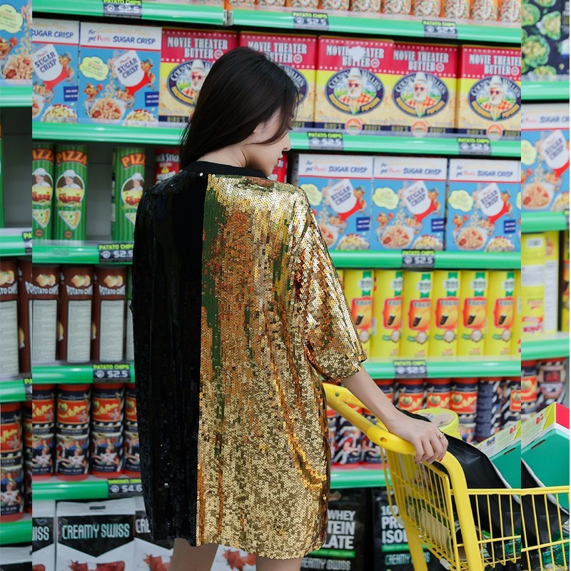 Camiseta informal de manga corta con lentejuelas y largo medio para mujer