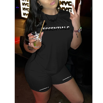 Conjunto deportivo informal para mujer con camiseta de manga corta y pantalones cortos ajustados con estampado de letras