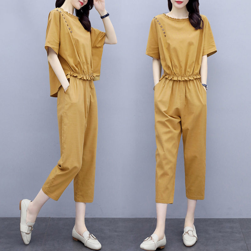 Conjunto de dos piezas formado por top y pantalón de manga corta y cuello redondo, informal, a la moda para mujer
