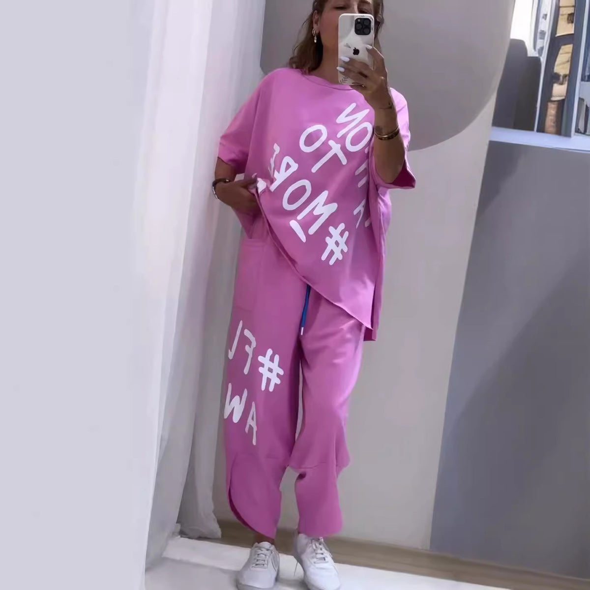 Conjunto de dos piezas de top y pantalón de manga corta con cuello redondo y estampado de letras para mujer