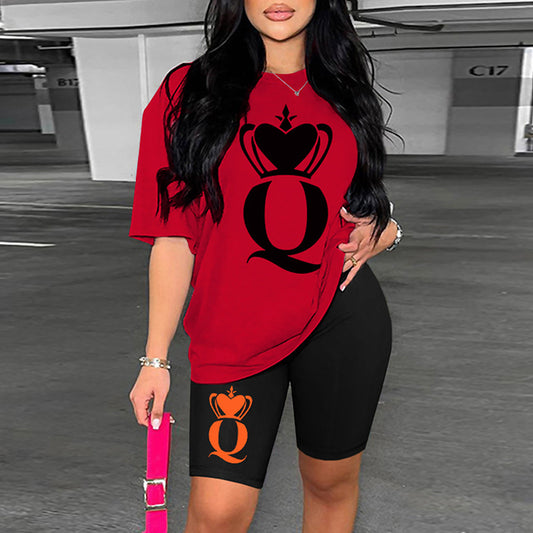 Conjunto deportivo informal de camiseta y pantalones cortos de manga corta con estampado de letras de corona para mujer