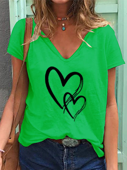 Camiseta informal de manga corta con cuello en V y estampado de corazón para mujer