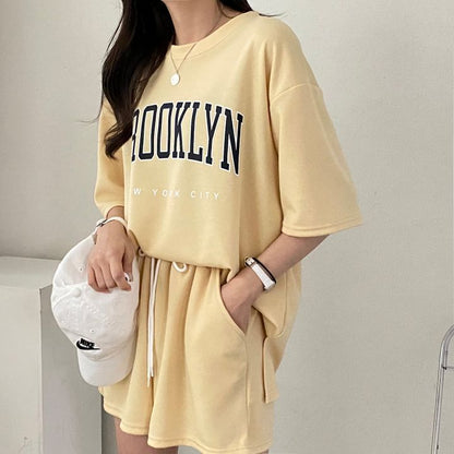 Conjunto de dos piezas de camiseta de manga corta con estampado de letras para mujer