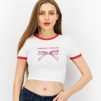 Camiseta corta de manga corta con cuello redondo y estampado de lazo informal de verano para mujer