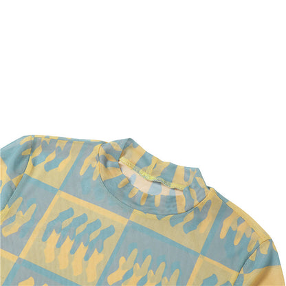 Conjunto de camiseta informal de manga corta con estampado gráfico y pantalones ajustados de malla transparente para mujer