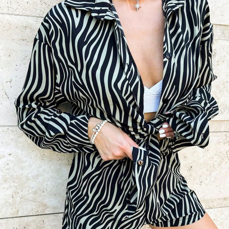Conjunto informal de dos piezas para mujer, camisa de manga larga con botones y pantalones cortos con estampado de rayas a la moda