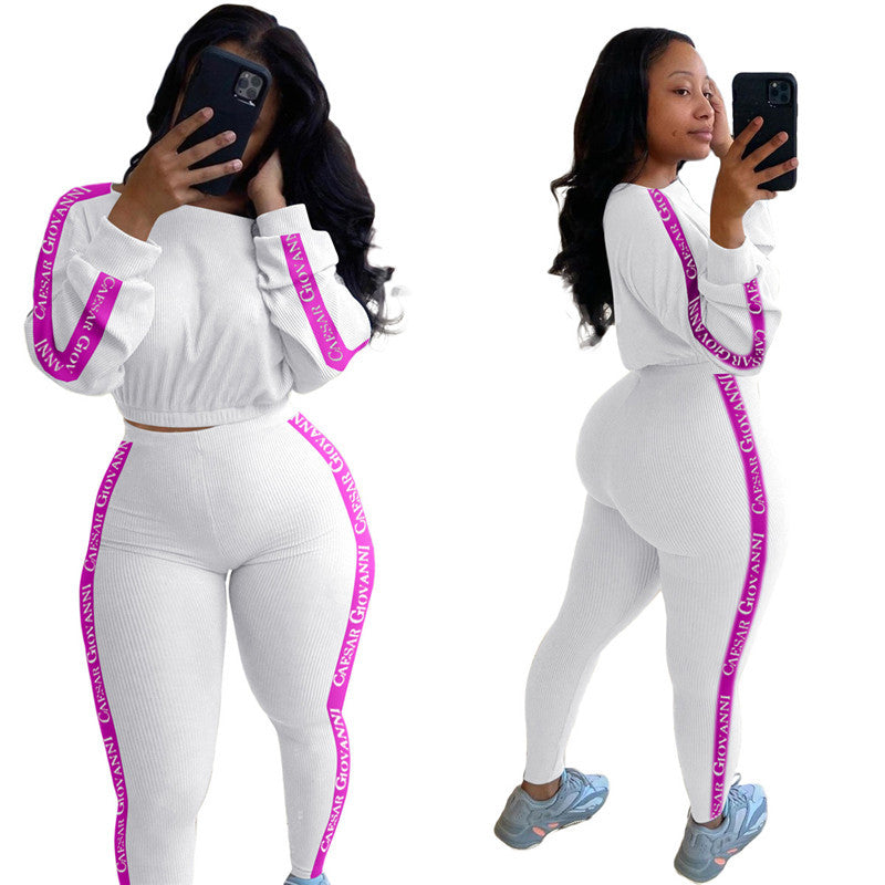 Conjunto deportivo informal para mujer con top corto de punto acanalado con estampado de letras y pantalones ajustados con bloques de color