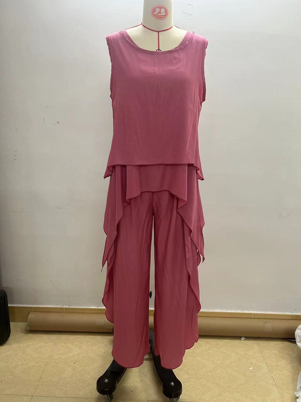 Conjunto de top y pantalones cortos informales sin mangas de color liso de talla grande a la moda para mujer