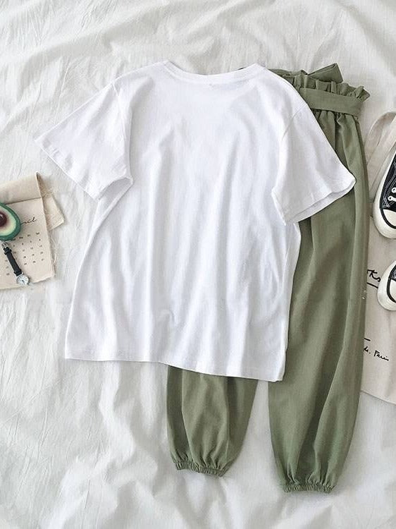 Conjunto de dos piezas de camiseta y pantalones deportivos de manga corta con cuello redondo y color liso para mujer