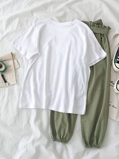 Conjunto de dos piezas de camiseta y pantalones deportivos de manga corta con cuello redondo y color liso para mujer