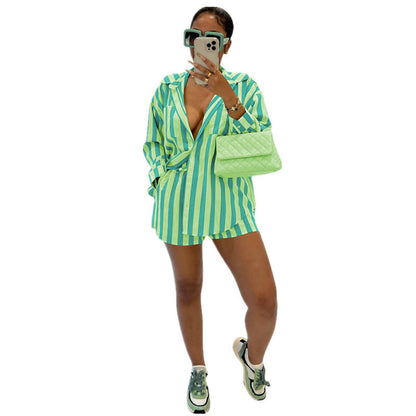 Conjunto de dos piezas de camisa de manga larga a rayas informal con tirantes y pantalones cortos para mujer