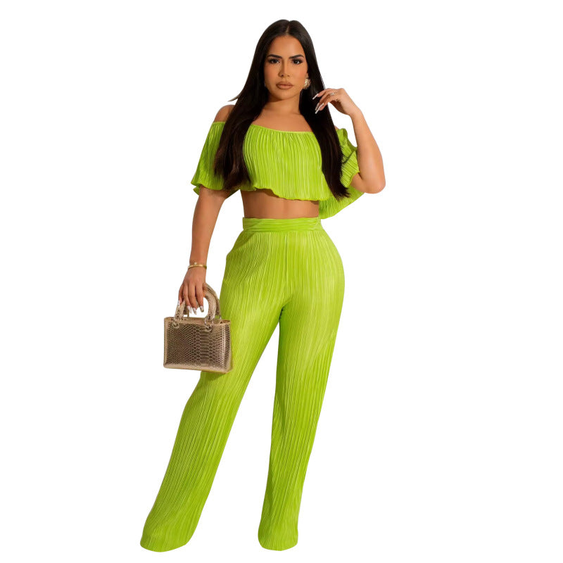 Conjunto de dos piezas de top corto con hombros descubiertos y pantalones casuales de manga corta de color liso para mujer