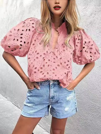 Blusa informal de verano con mangas abullonadas y cuello en V para mujer, con encaje calado y bordado