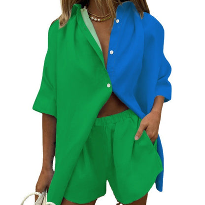 Conjunto informal de dos piezas para mujer: top de manga corta y pantalón corto con bloques de color.