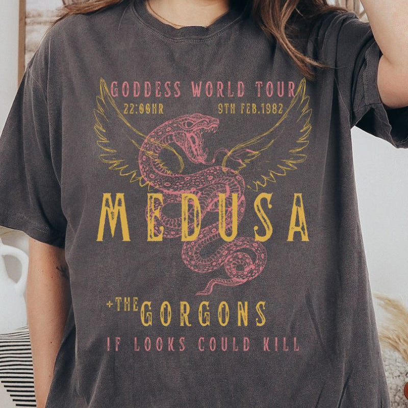 Camiseta informal holgada de manga corta con cuello redondo y estampado de serpiente y alas de letras para mujer