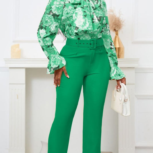 Conjunto de dos piezas de blusa y pantalón de color liso con estampado floral informal para mujer