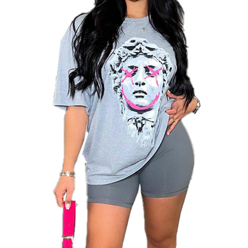 Conjunto deportivo informal de dos piezas con camiseta de manga corta y estampado gráfico para mujer