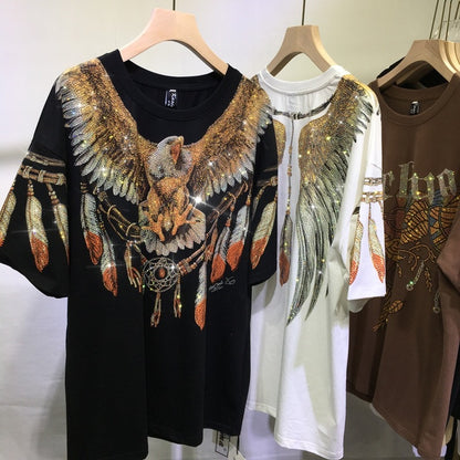 Camiseta informal de manga corta con cuello redondo y estampado de alas de piedra fina para mujer