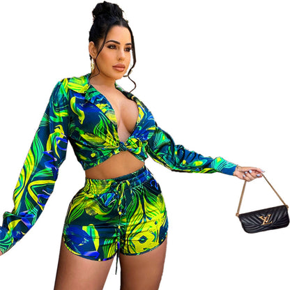 Conjunto de dos piezas formado por camisa de manga corta y pantalón corto casual con estampado ondulado para mujer