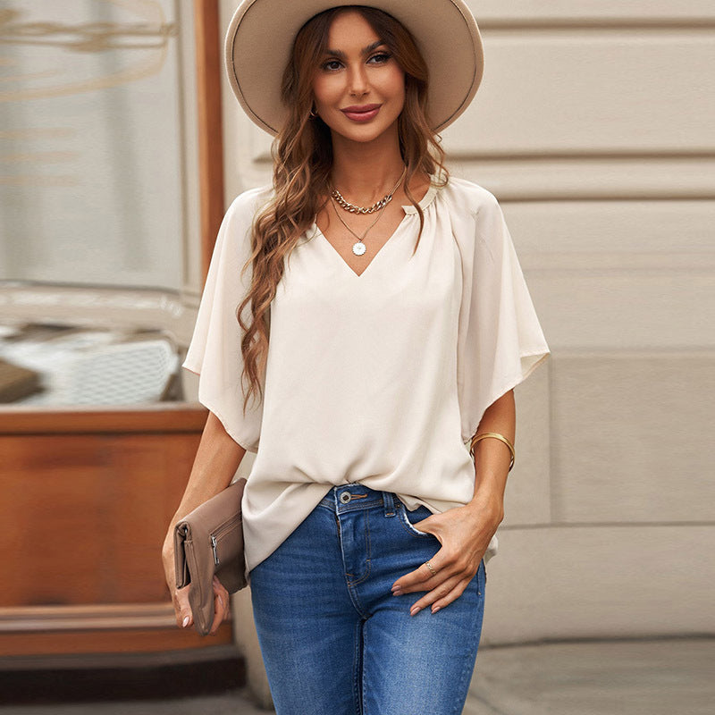 Blusa informal holgada de color liso con cuello en V y volantes de manga corta para mujer