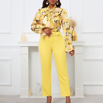 Conjunto de dos piezas de blusa y pantalón de color liso con estampado floral informal para mujer