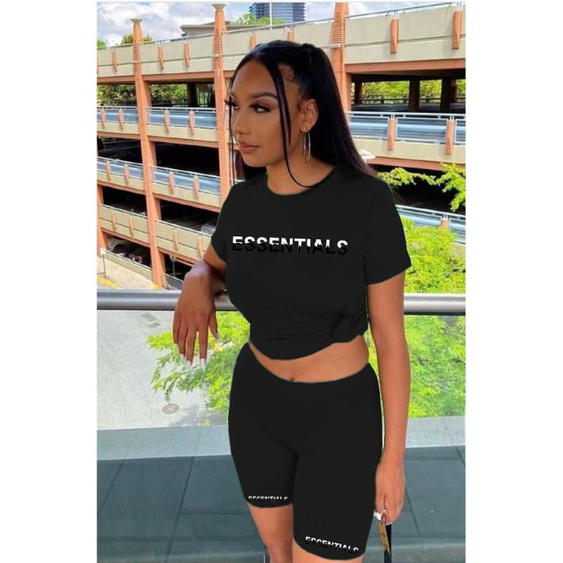 Conjunto deportivo informal para mujer con camiseta de manga corta y pantalones cortos ajustados con estampado de letras