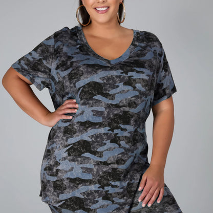 Conjunto de dos piezas de pantalones cortos de camuflaje holgados e informales con estampado de verano de talla grande para mujer