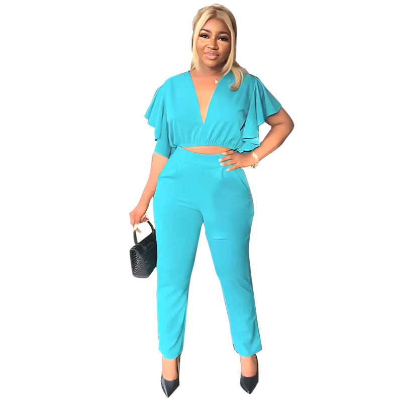 Conjunto informal de dos piezas para mujer con top corto en V profundo y pantalones rectos ajustados
