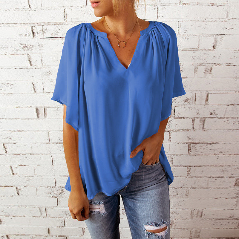 Blusa informal holgada de color liso con cuello en V y volantes de manga corta para mujer