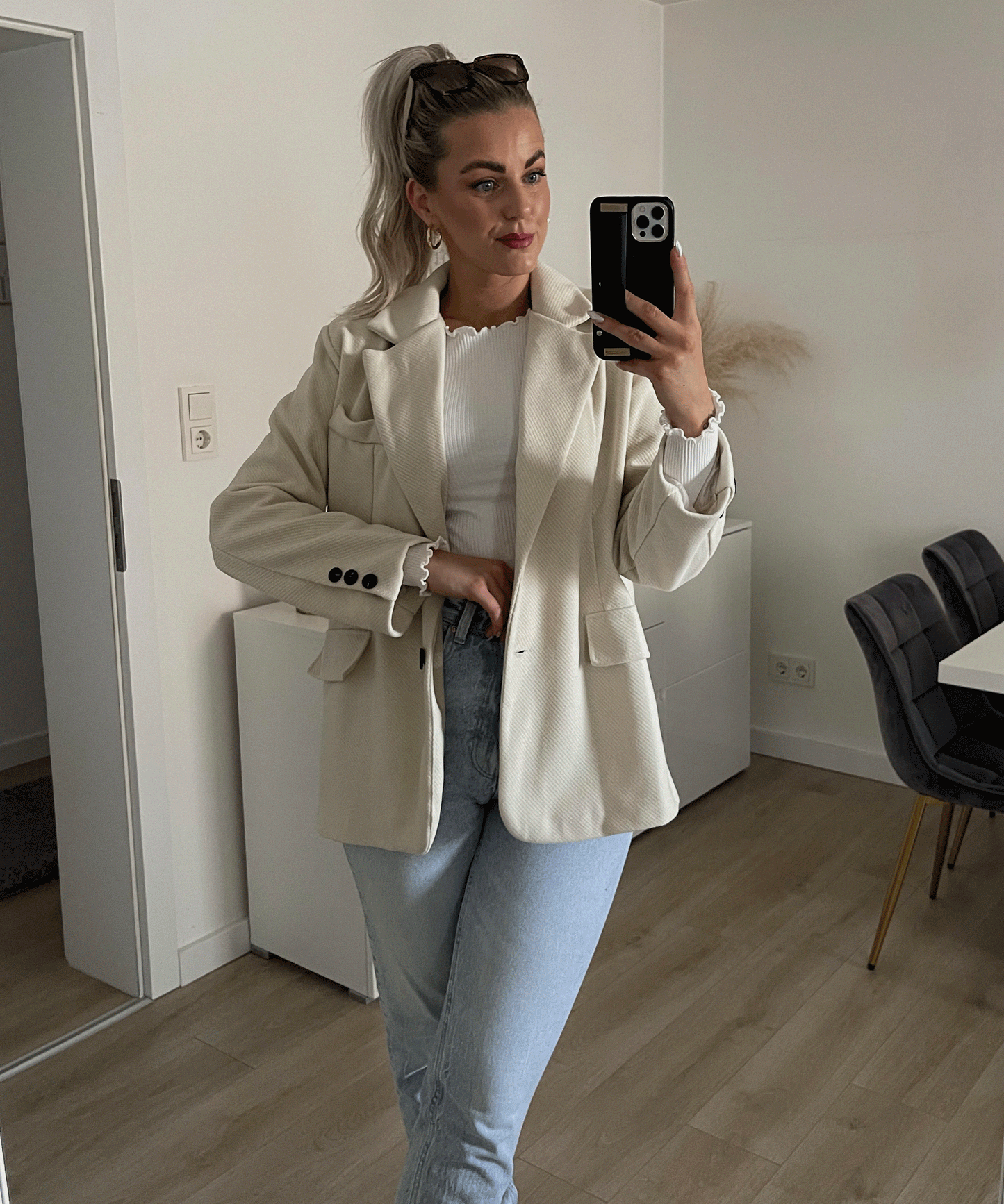 Women's Trendy Beige Blazer with Pockets and Buttons | Great for Everyday Wear