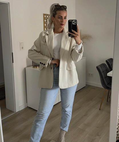 Women's Trendy Beige Blazer with Pockets and Buttons | Great for Everyday Wear