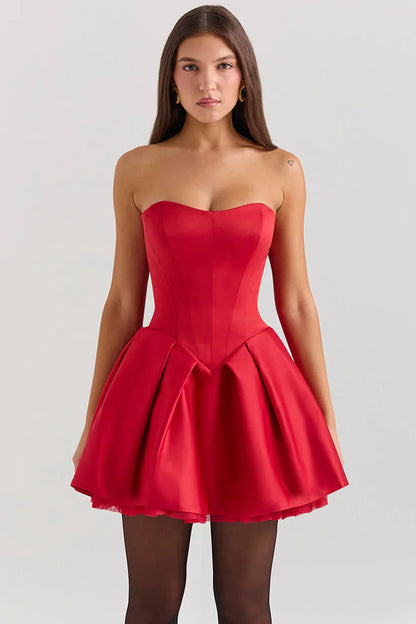 Minivestido de satén rojo con lazo desmontable
