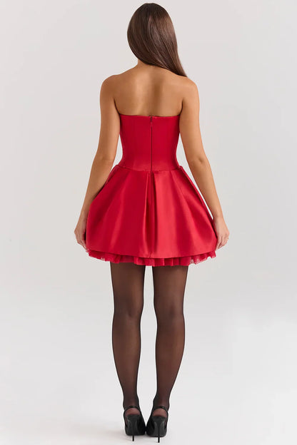 Minivestido de satén rojo con lazo desmontable