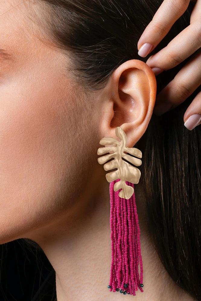 Pendientes con borlas de cuentas de hojas de palma
